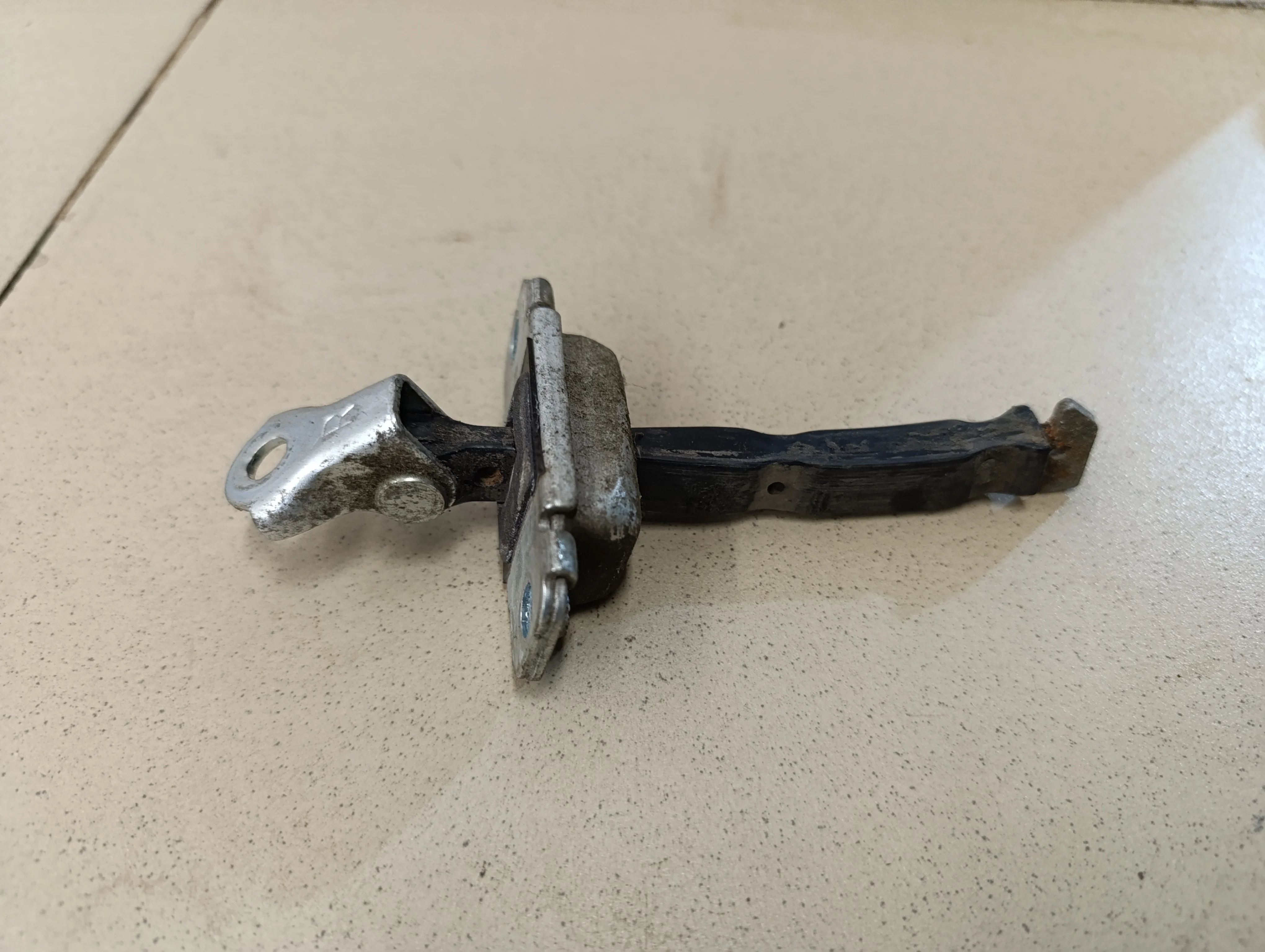 Ограничитель двери Solaris 2017>