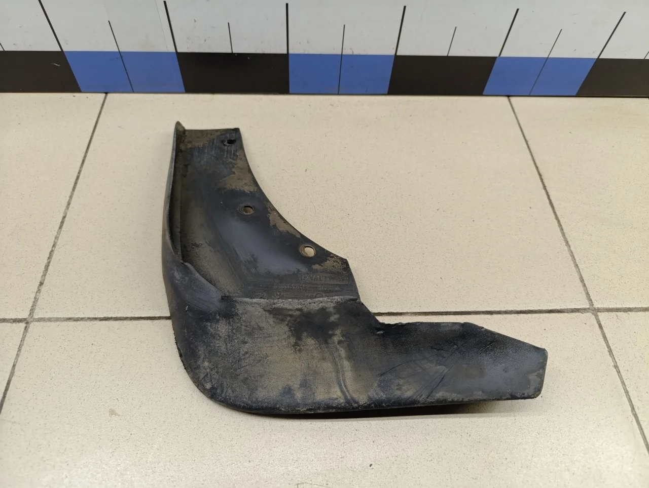 Брызговик передний левый Duster 2012>