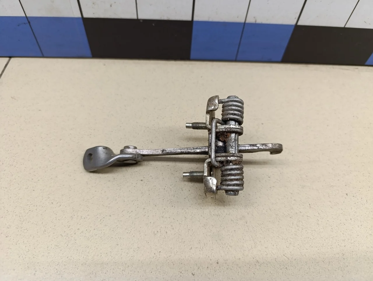 Ограничитель двери Duster 2012>