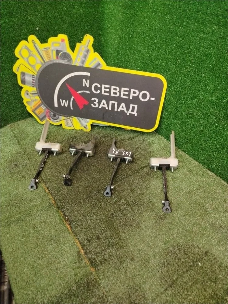 Ограничитель двери Lexus LX570 2008 6863060110 URJ201 3URFE, задний правый