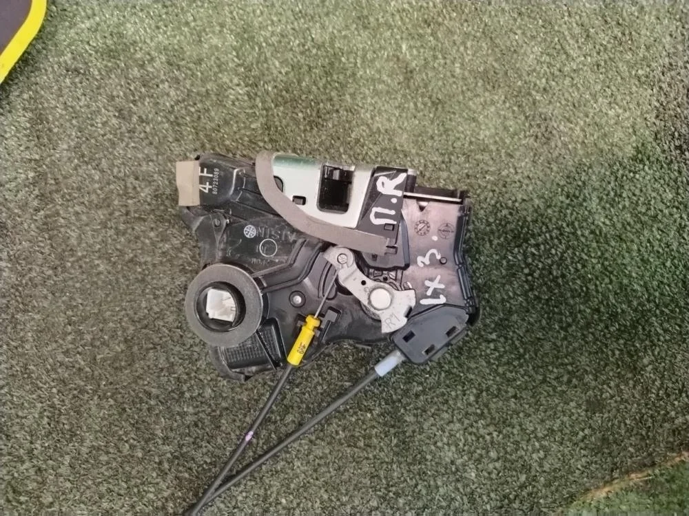 Замок двери Lexus LX570 2008 6903042221 URJ201 3URFE, передний правый