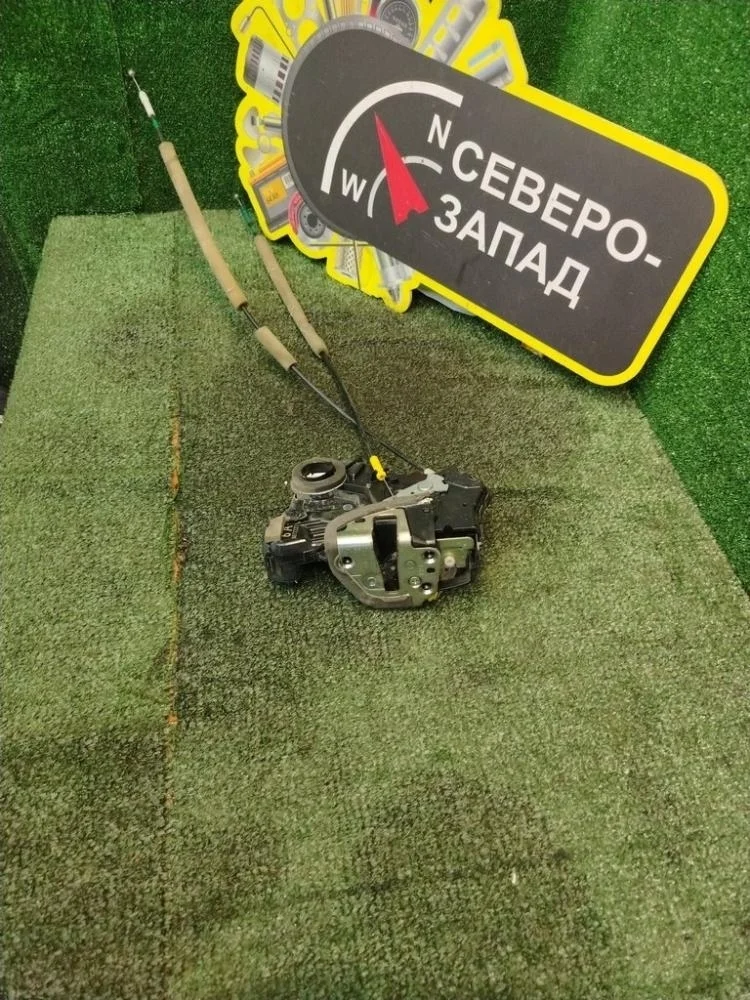 Замок двери Lexus LX570 2008 6904042241 URJ201 3URFE, передний левый