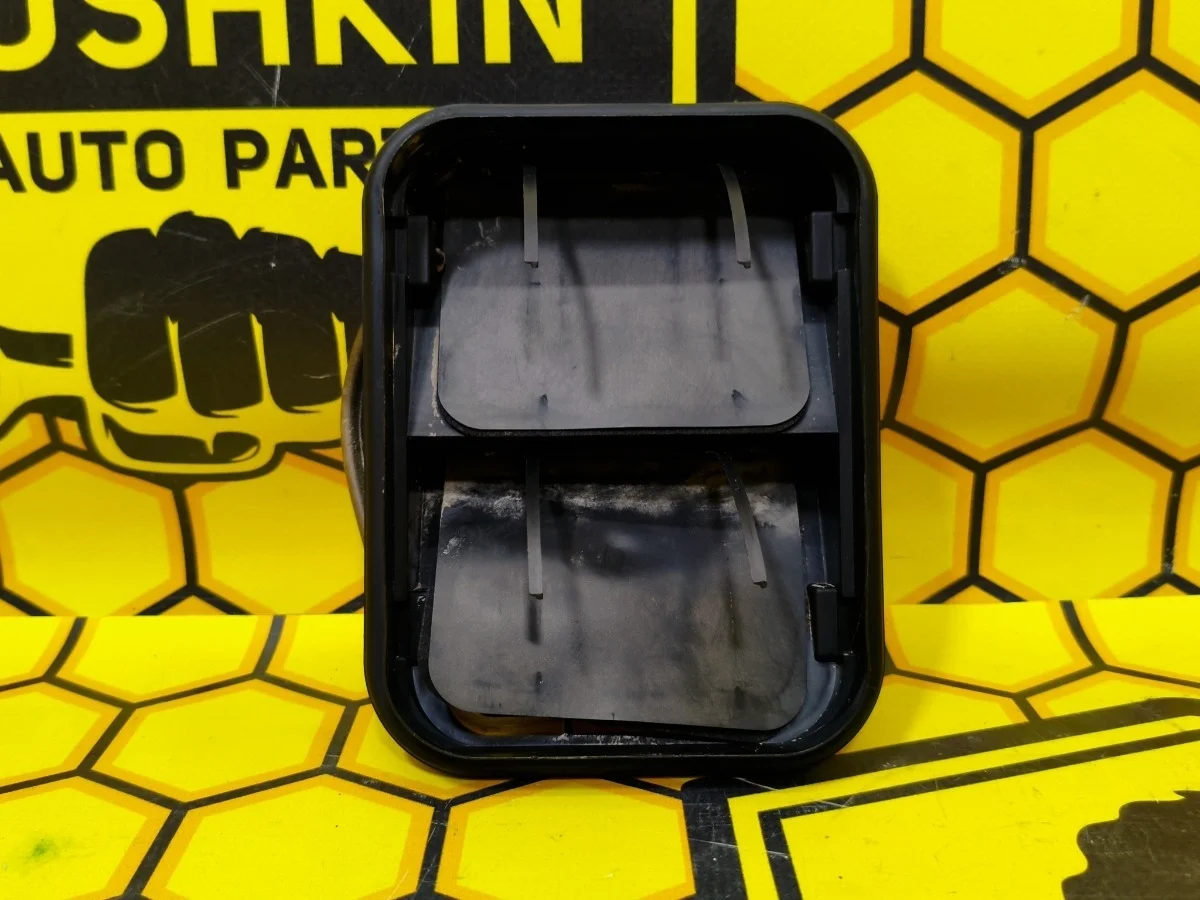 Решетка вентиляционная Nissan X-TRAIL 2008 76804EN00A T31 QR25DE