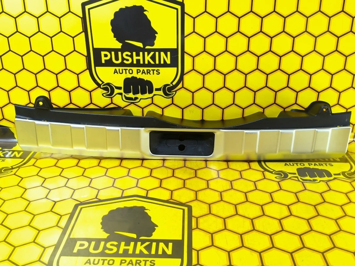 Накладка замка багажника Nissan X-TRAIL 2008 84992JG40A T31 QR25DE