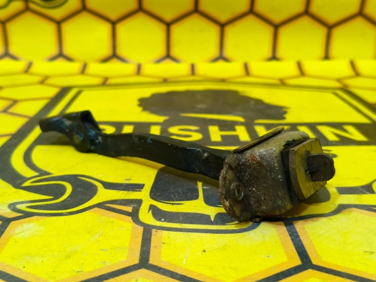 Ограничитель двери Nissan X-TRAIL 2008 80430JG000 T31 QR25DE, передний правый