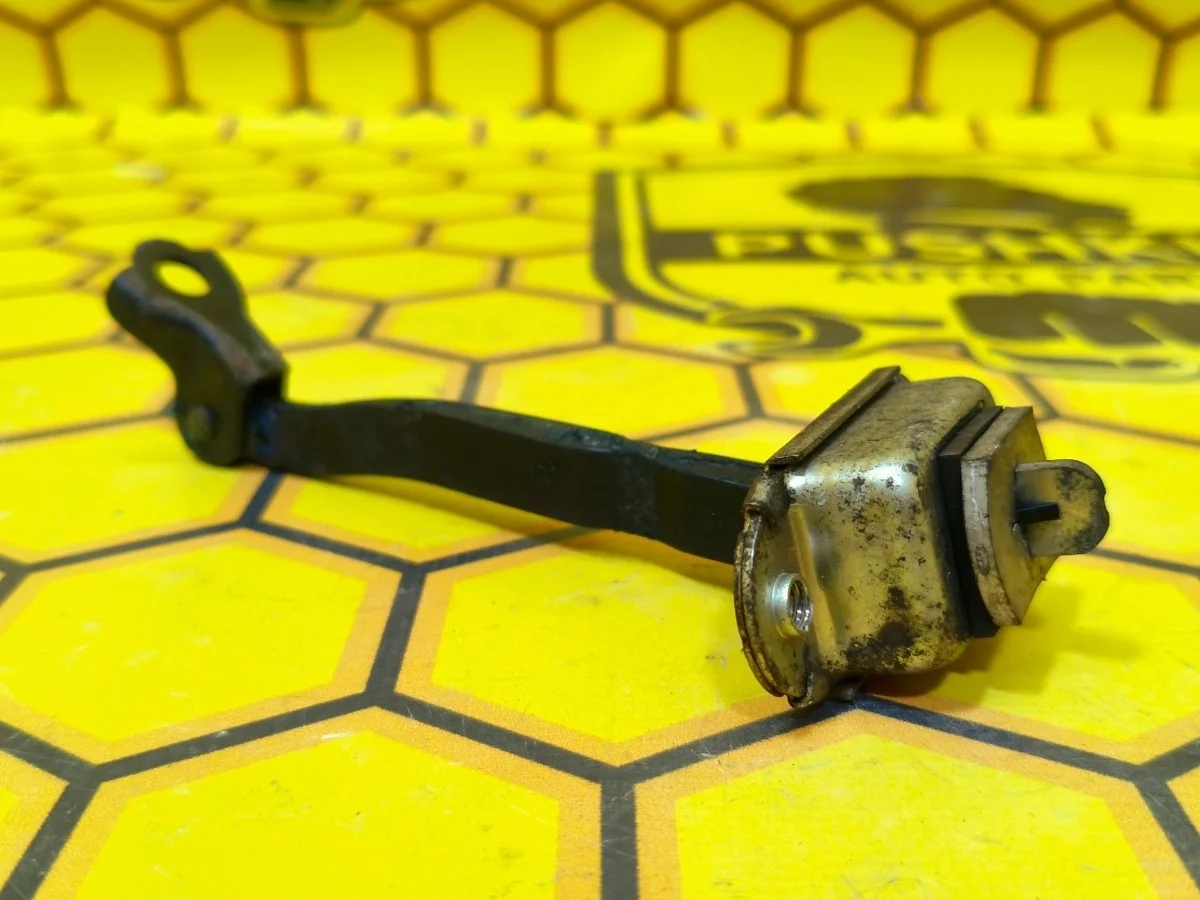 Ограничитель двери Nissan X-TRAIL 2008 80430JG000 T31 QR25DE, передний левый