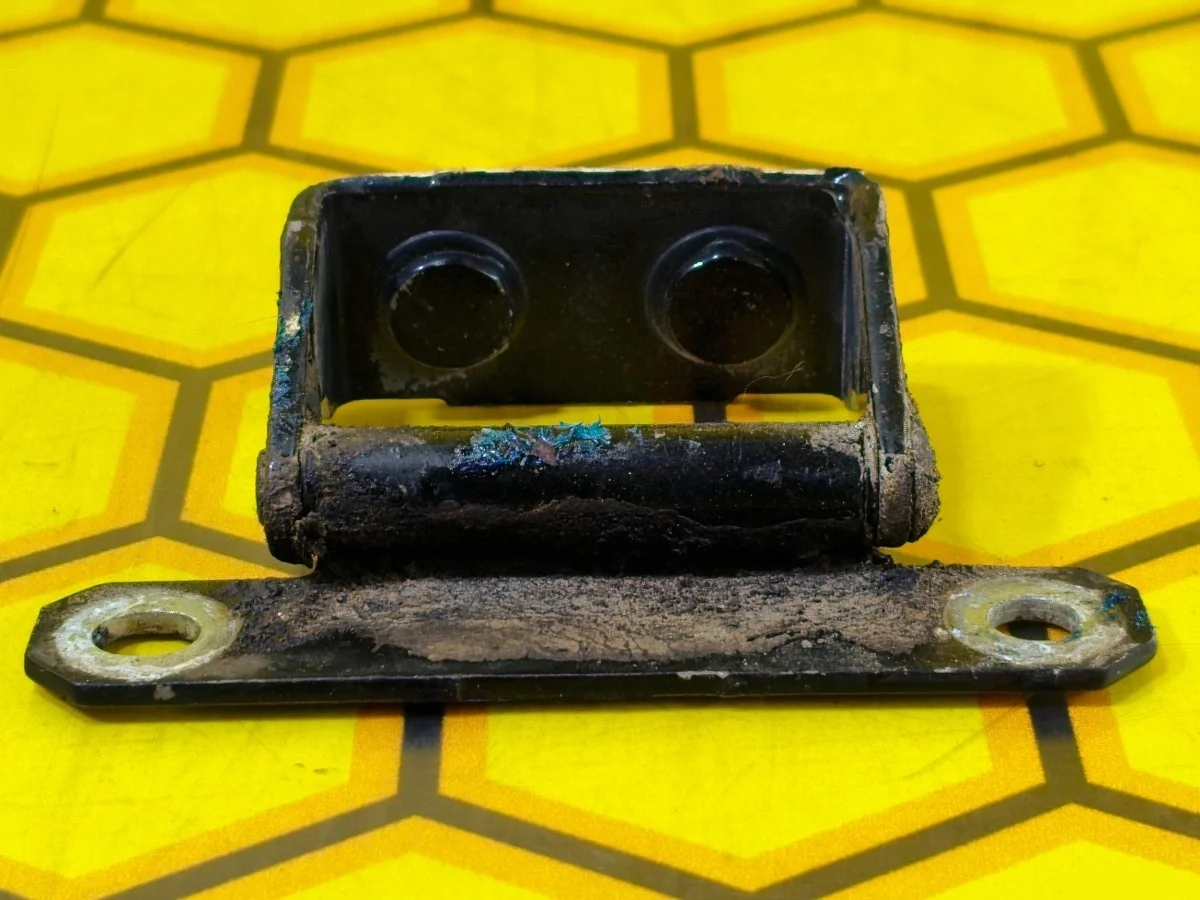 Петля багажника Nissan X-TRAIL 2008 90400JG000 T31 QR25DE