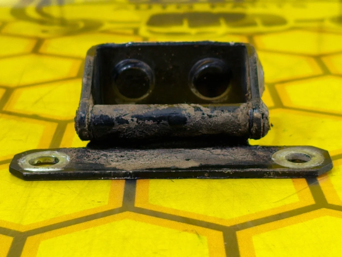 Петля багажника Nissan X-TRAIL 2008 90400JG000 T31 QR25DE