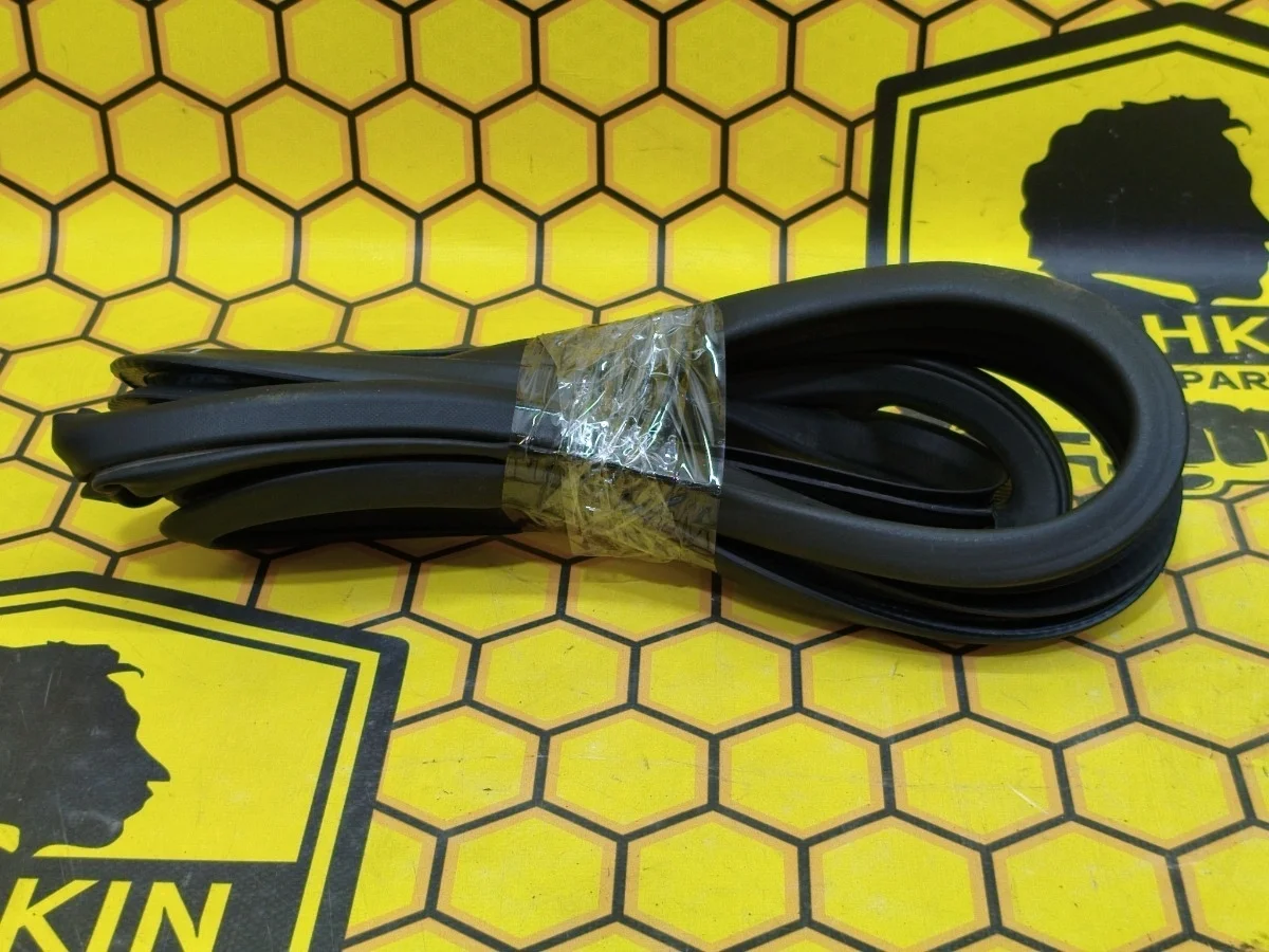 Уплотнитель на проем Nissan X-TRAIL 2008 76921JG00A T31 QR25DE, передний правый