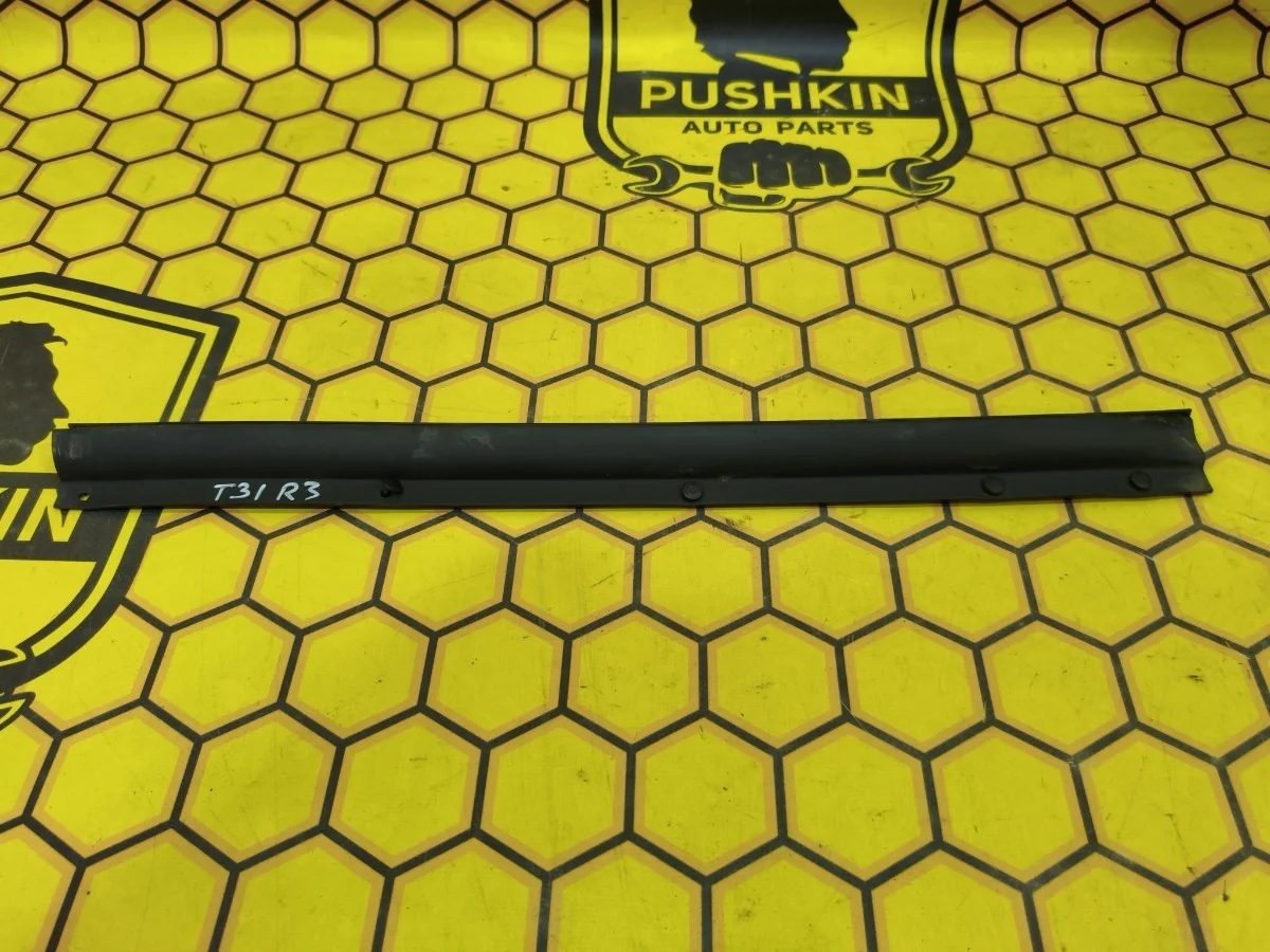 Уплотнитель на дверь нижний Nissan X-TRAIL 2008 82838JG000 T31 QR25DE, задний правый