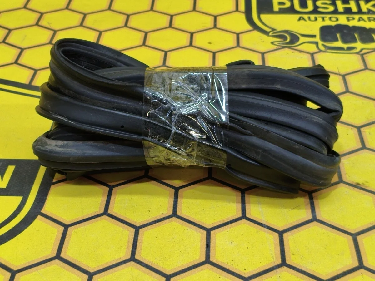 Уплотнитель на дверь Nissan X-TRAIL 2008 80831JG000 T31 QR25DE, передний левый