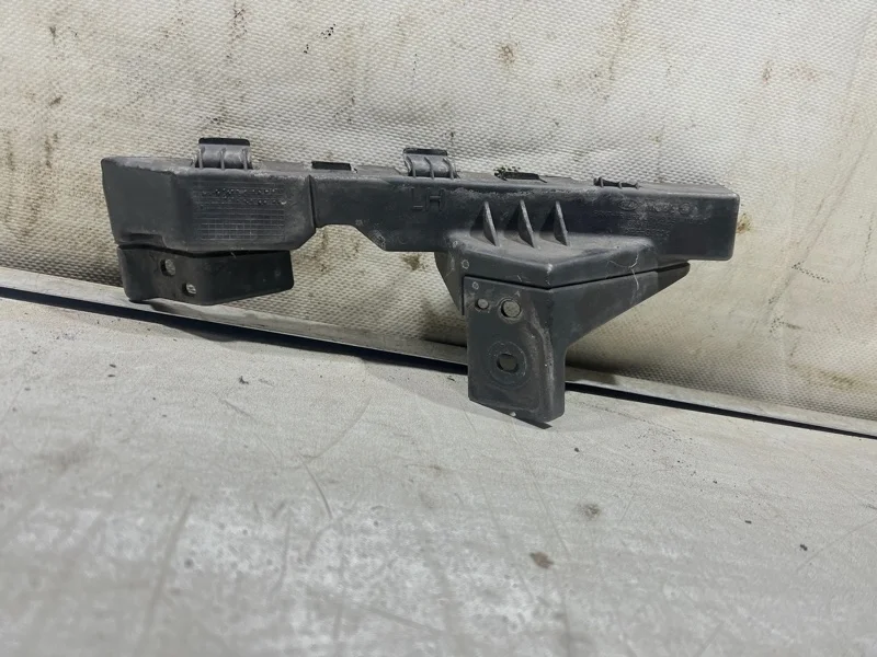 Кронштейн бамперa передний левый KIA CEED GT КУПЕ