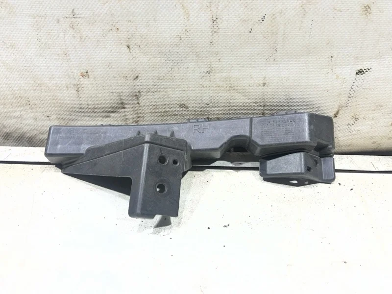 Кронштейн бамперa передний правый KIA CEED GT КУПЕ