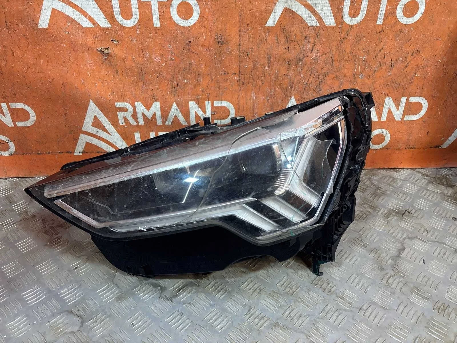 Фара Audi Q3 2018-нв F3