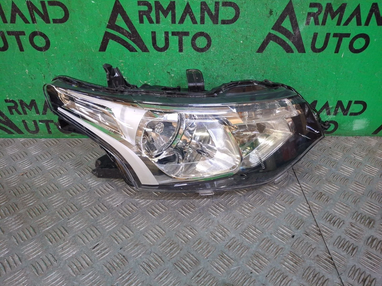 Фара Mitsubishi Outlander 2012-2015 3