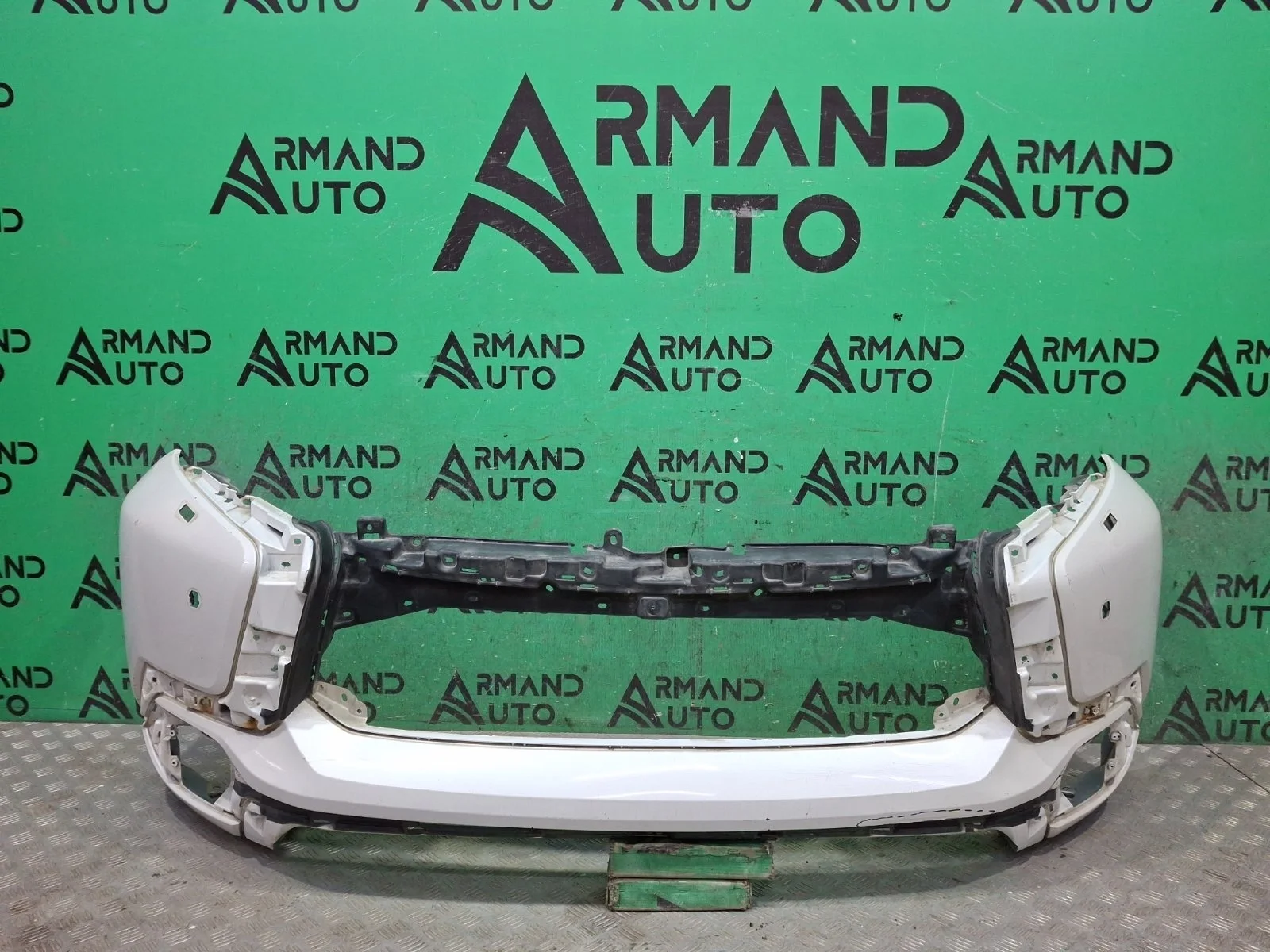 Бампер Mitsubishi Pajero Sport 2015-2021 3