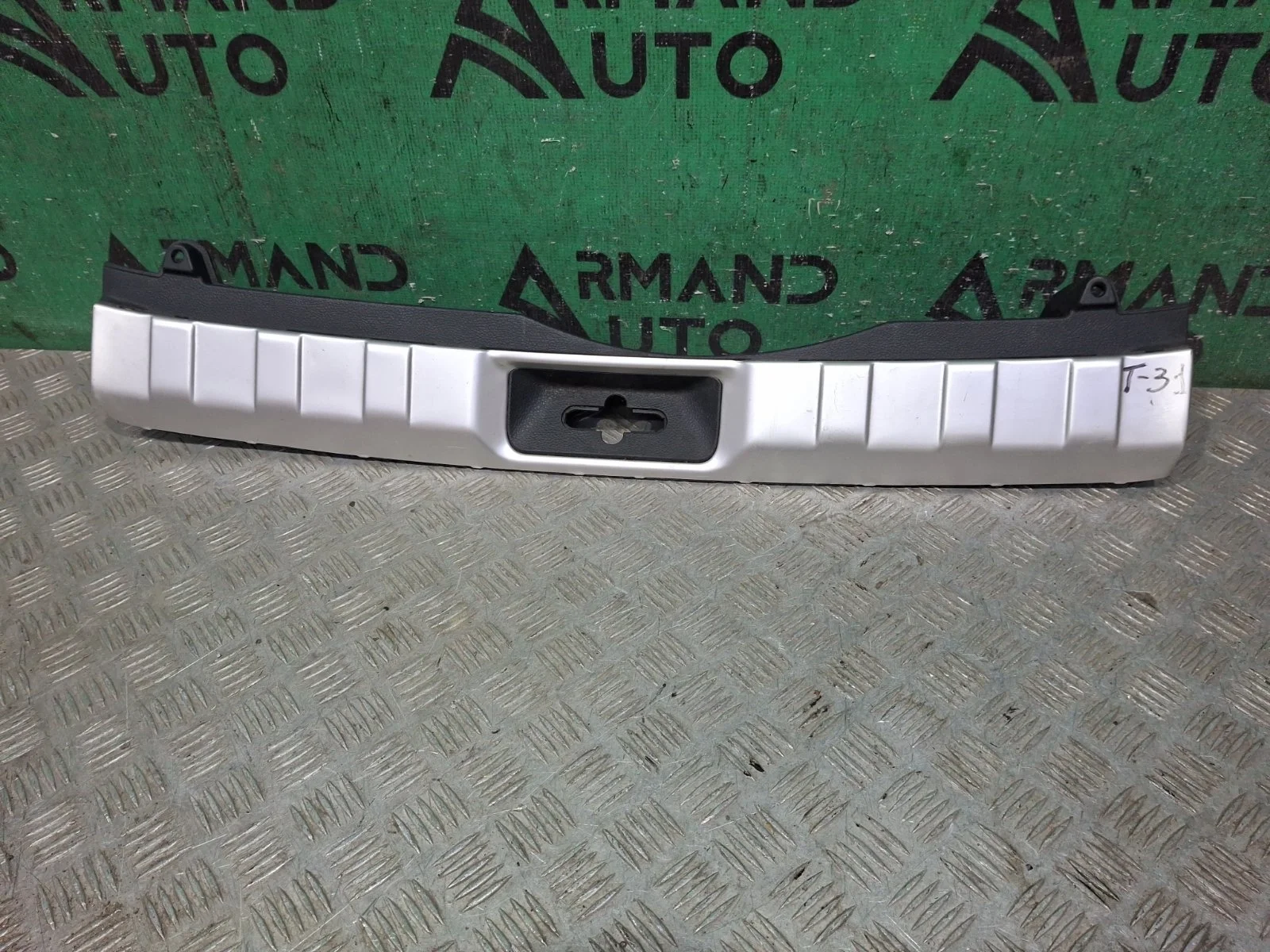 Кожух замка багажника Nissan X-Trail 2007-2015 T31