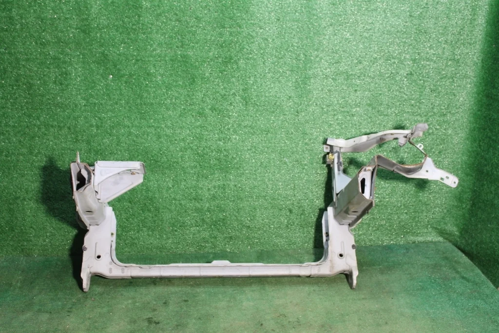 Б.у. рамка радиатора (телевизор) MITSUBISHI GRANDIS NA4W MITSUBISHI GRANDIS NA4W 4G69 2004