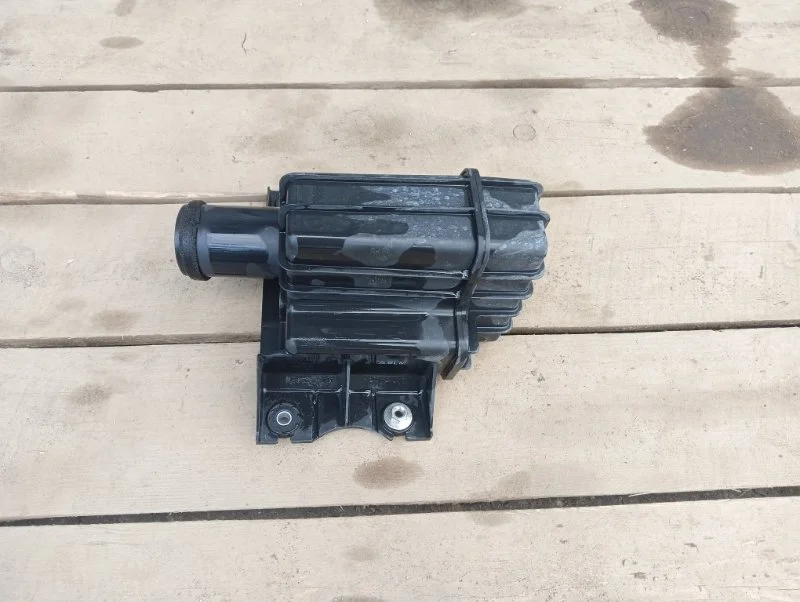 Резонатор воздушного фильтра Mazda CX-7 2006-2012 L33D1319X