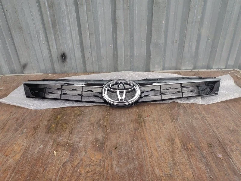 Решетка радиатора Toyota Camry 2014-2017 5310133510 55, передняя