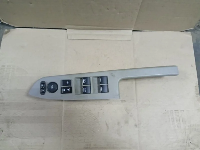 Кнопка стеклоподъемника Honda Pilot 2 2008-2015 83560SZAA111M1
