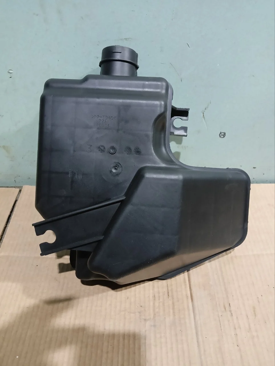 Резонатор воздушного фильтра Honda CR-V 3 2007-2012 17230RZA000