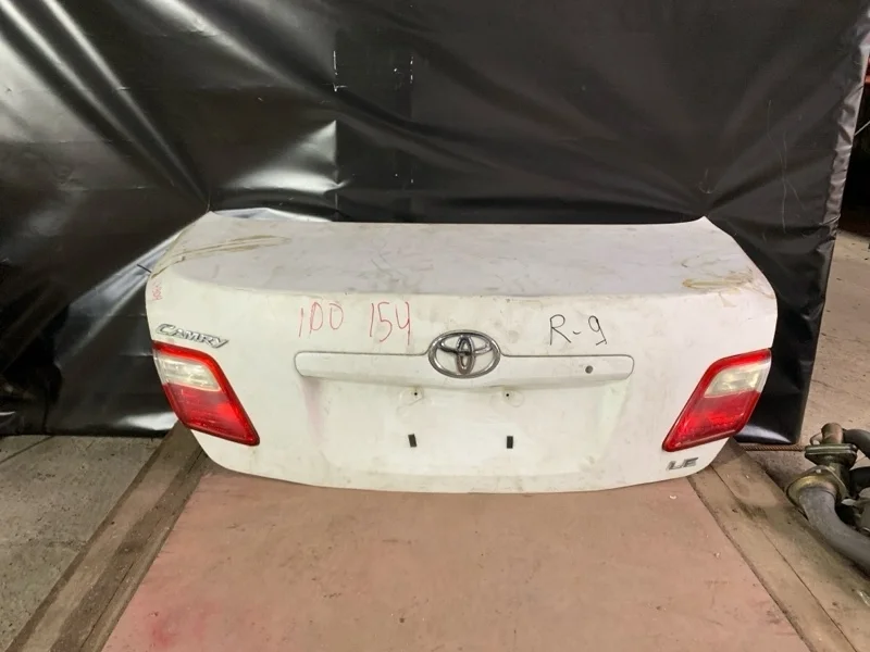 Крышка багажника Toyota Camry 2006-2011 6440133401 40