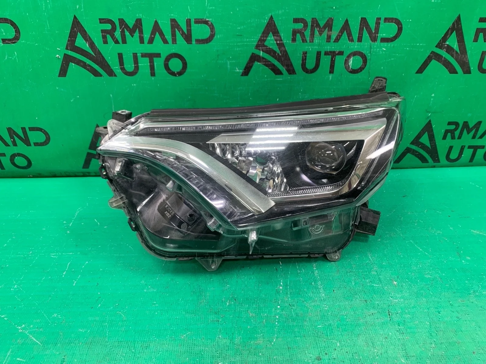 Фара TOYOTA RAV4 2015-2019 CA40