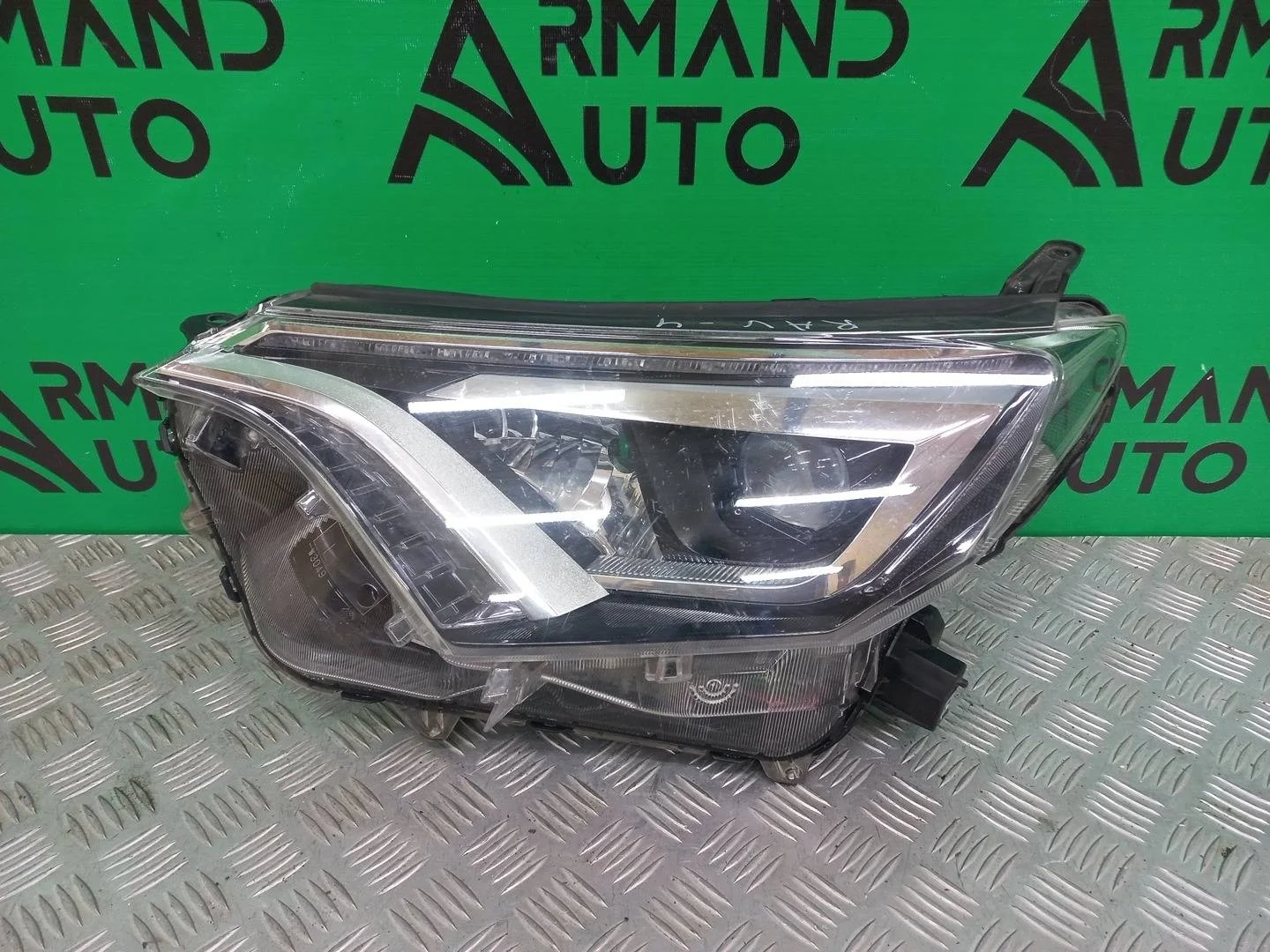 Фара Toyota RAV4 2015-2019 CA40