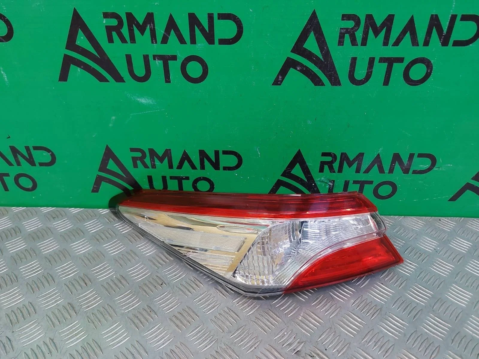 Фонарь внешний Toyota Camry 2017-нв 8 XV70