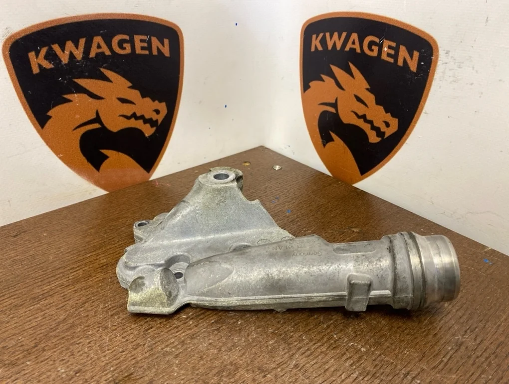 Фланец системы охлаждения Porsche Cayenne 2011 92A