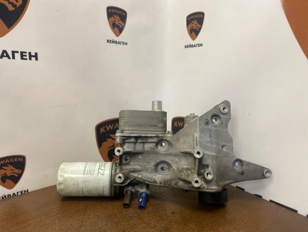 Корпус масляного фильтра теплообменником Skoda Octavia 2012 A5