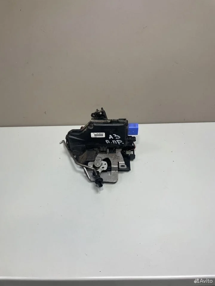 Замок передней правой двери audi a3 8p a8 d3