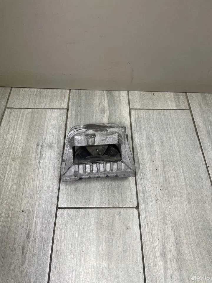 Опора двигателя правая vw passat b6 1k0199262cc