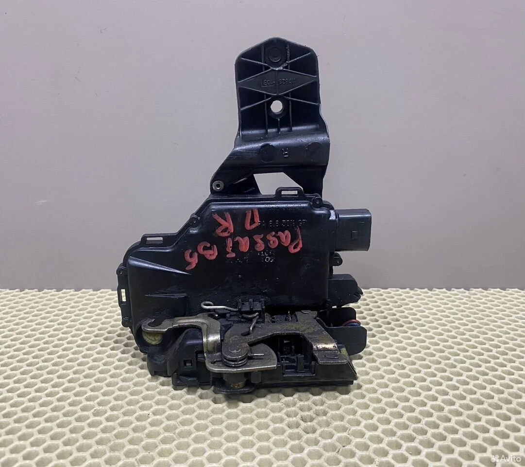 Замок двери передний правый vw passat b5