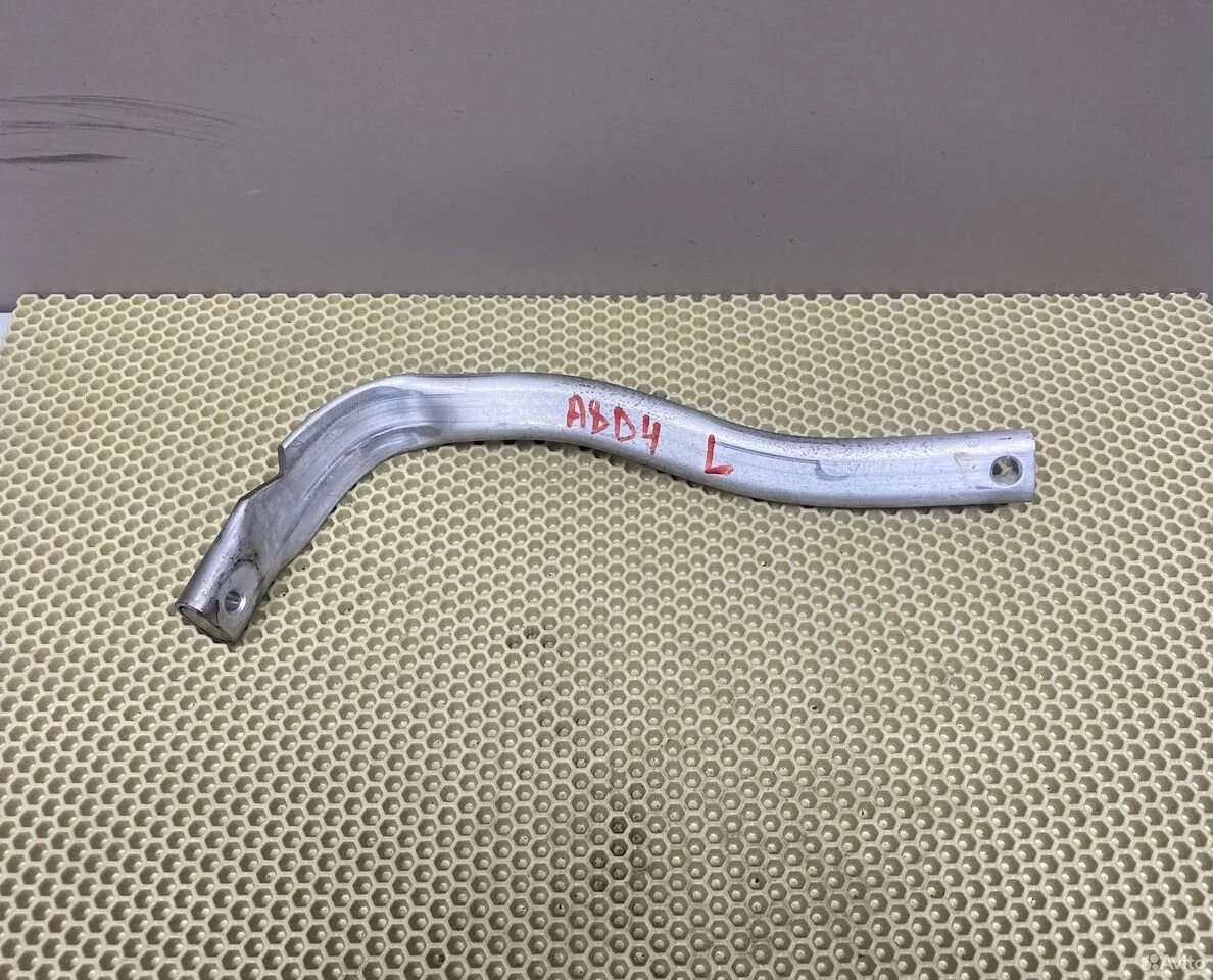 Кронштейн крыла передний левый audi a8 d4 4h