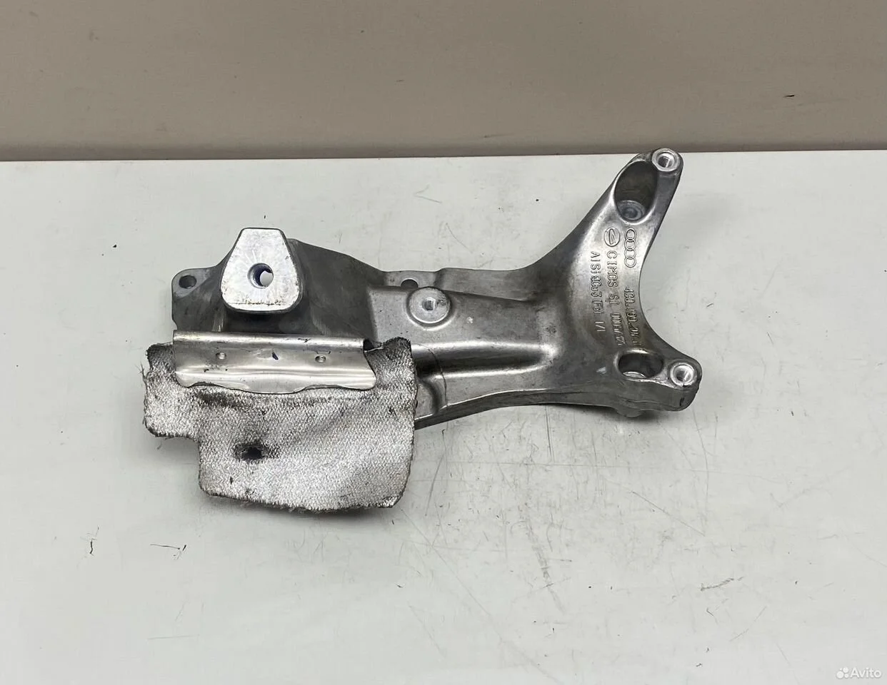 Левый кронштейн двигателя audi a6 c7