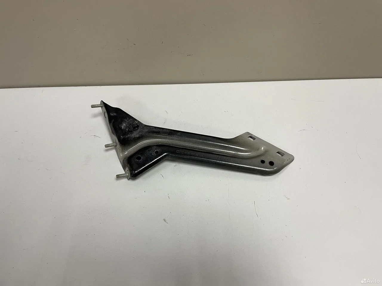 Кронштейн переднего крыла правый audi q5 8r