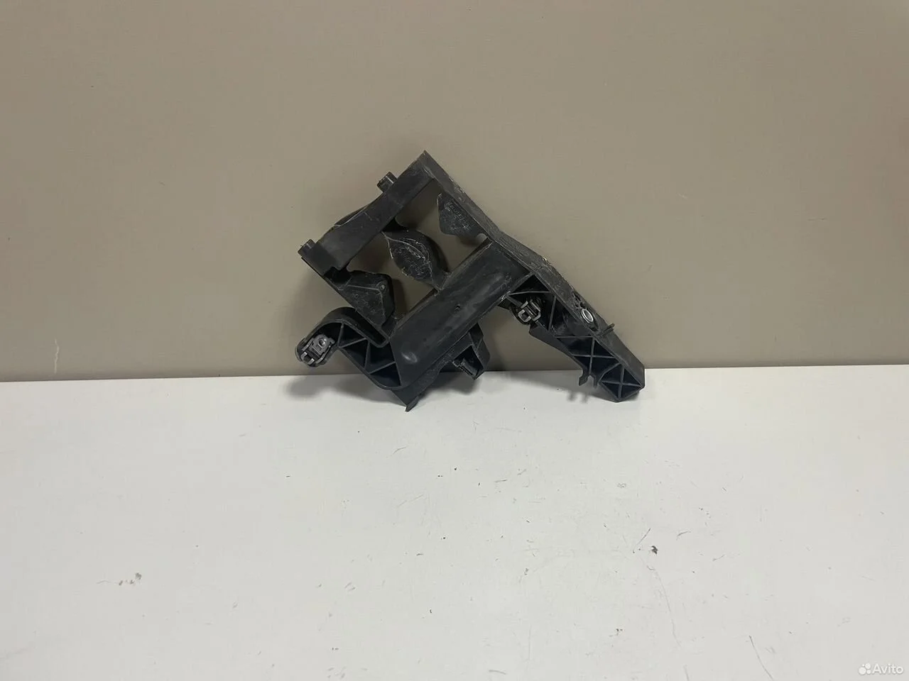 Крепление левой фары audi a7 4g