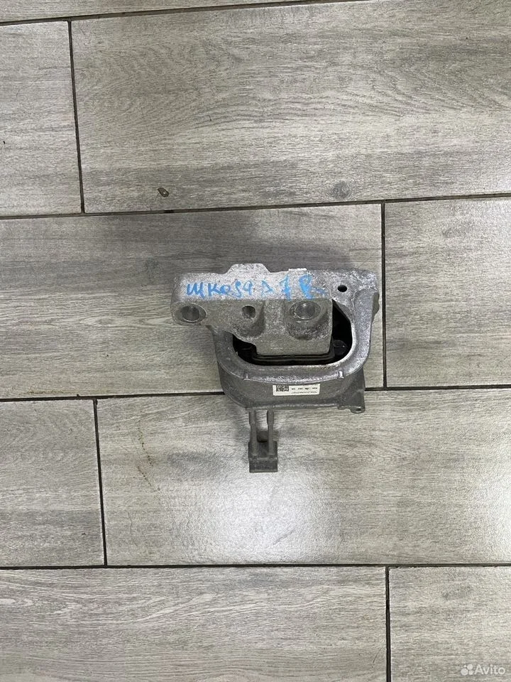 Опора двигателя правая skoda octavia a7 5e