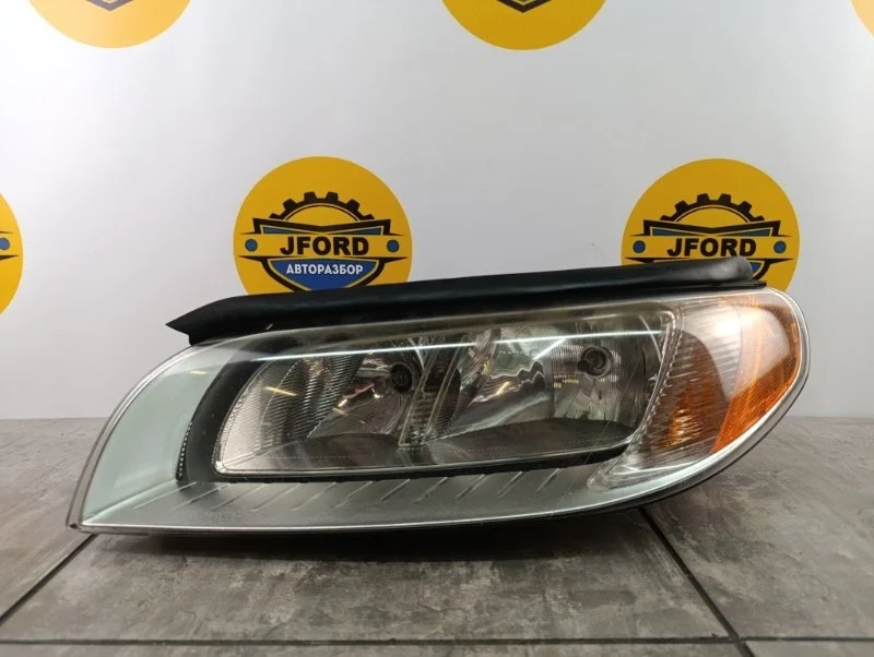 Фара Volvo V70 2010