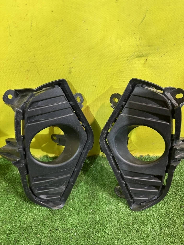 Накладка противотуманной фары  Toyota RAV4 2018 5212842190 43222