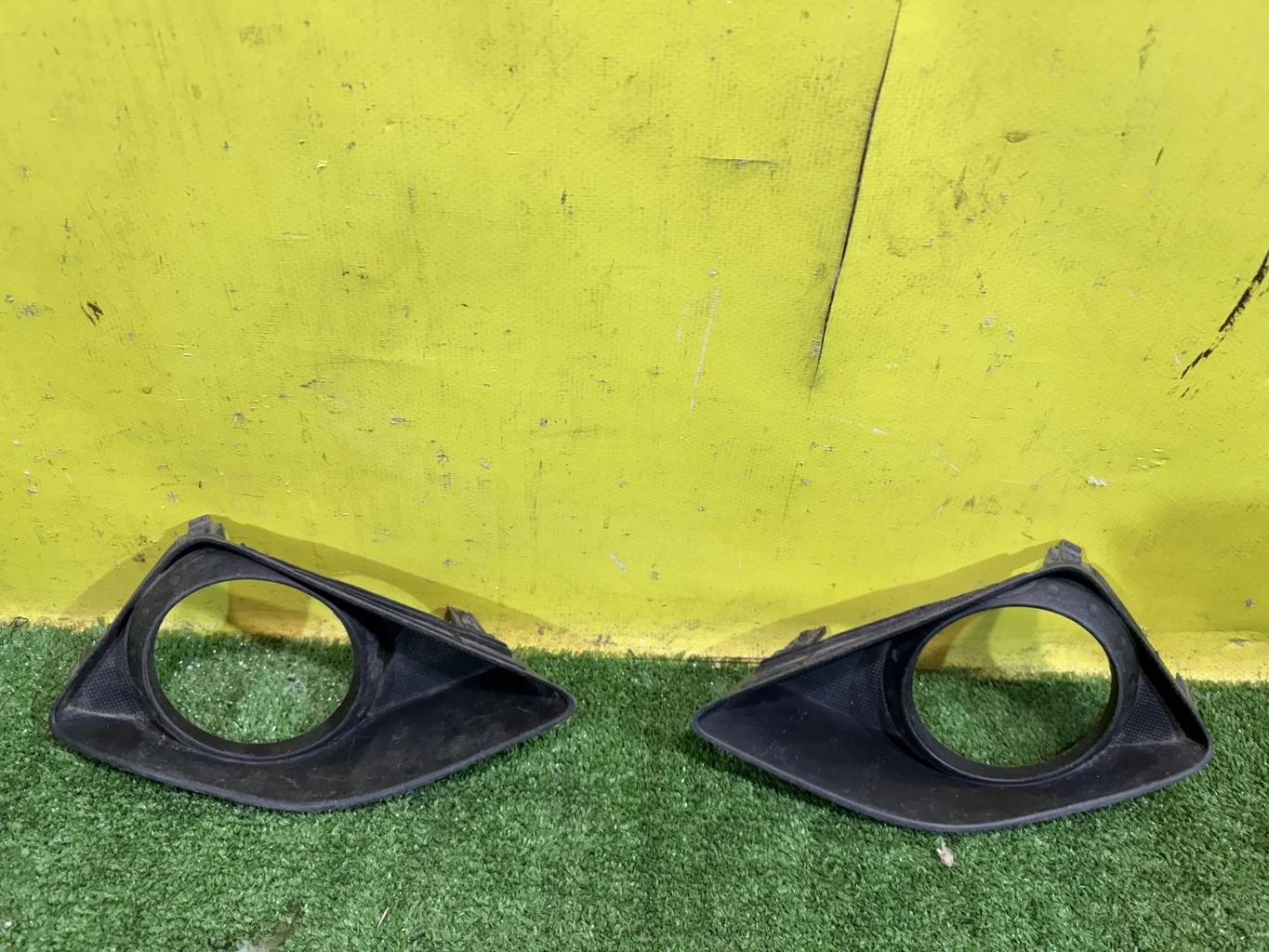 Накладка противотуманной фары  Toyota Corolla E15 2006 8148212070  43242