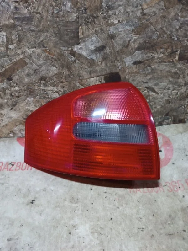 Фонарь Audi A6 2001 4B2