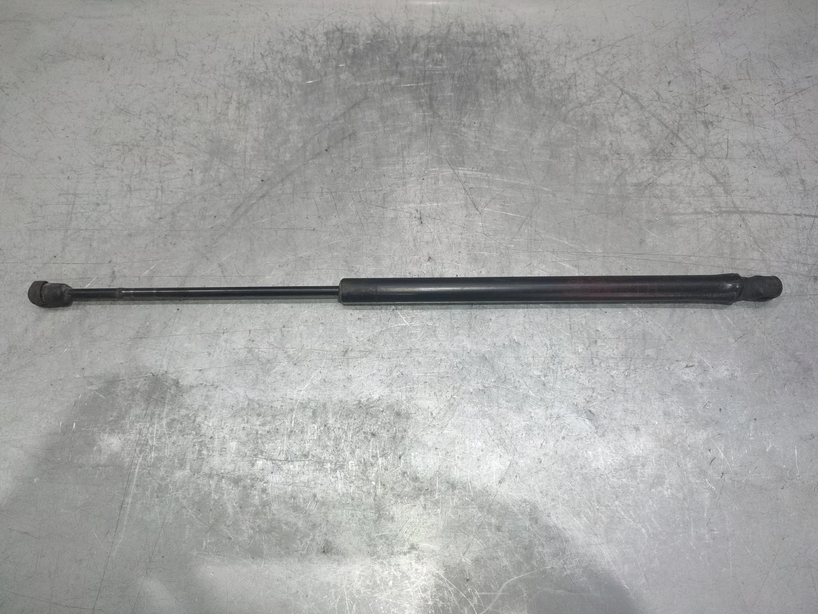 Амортизатор упор крышки багажника SsangYong Rexton 2009 Y250