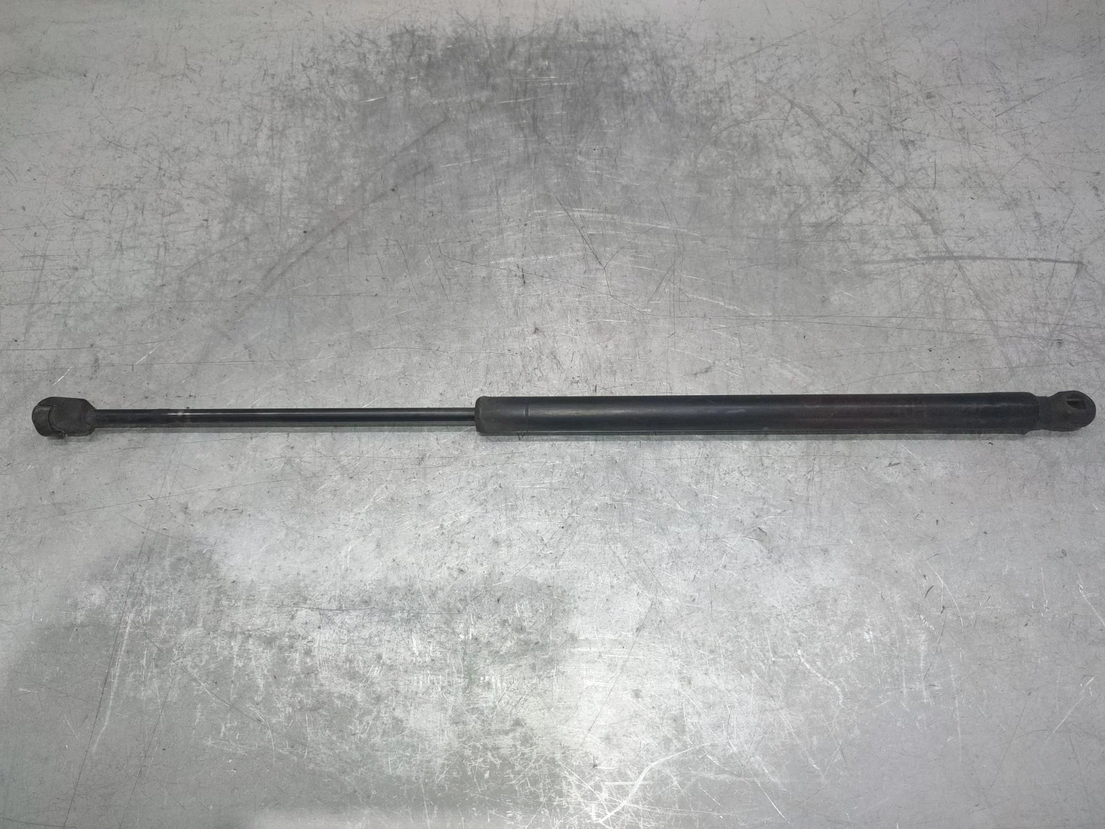 Амортизатор упор крышки багажника SsangYong Rexton 2009 Y250