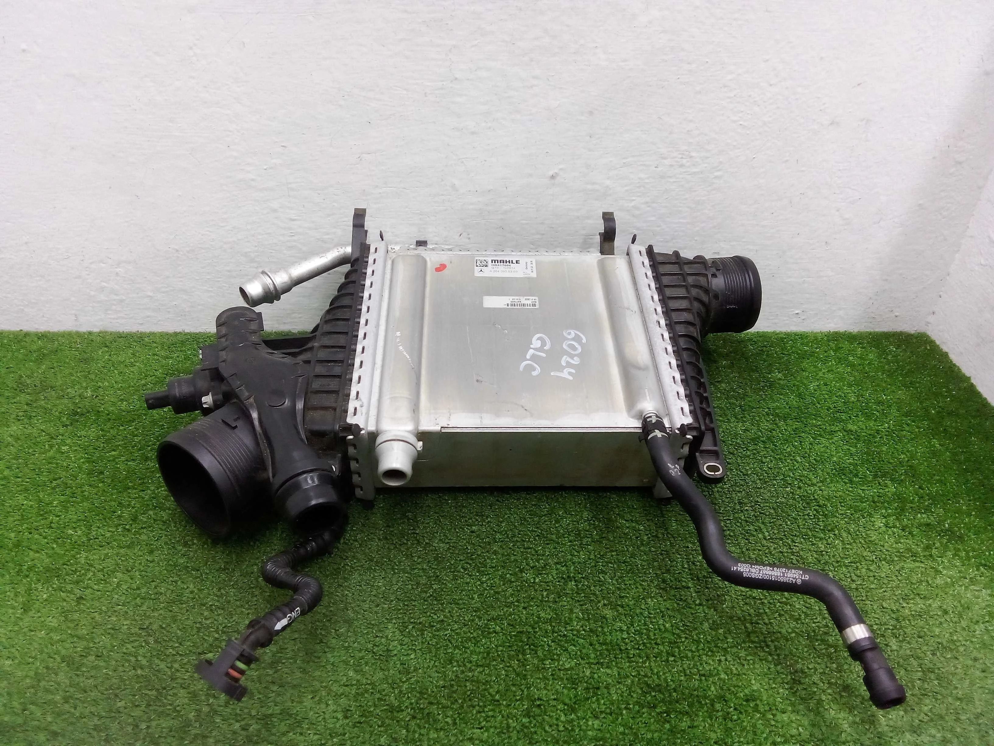 Радиатор интеркулера Mercedes GLC (X253) Рестайлинг 2019 - 2023 бензин 2.0 Автомат