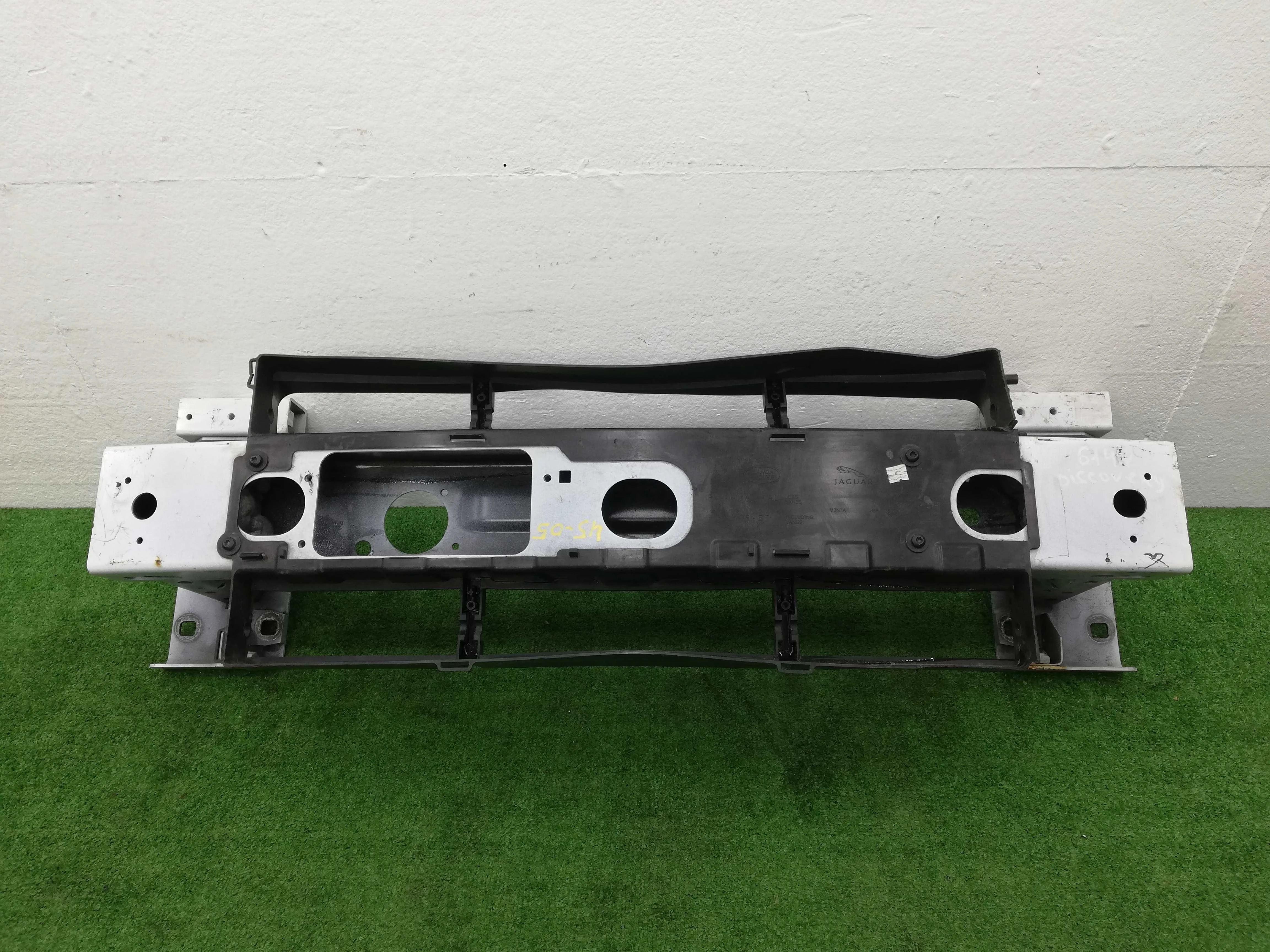 Усилитель бампера передний Land Rover Discovery V (LR/L462) 2017 - 2021 бензин 3.0 Автомат