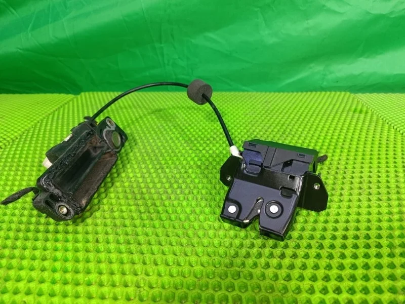 Замок багажника Mercedes-Benz 2001 W203