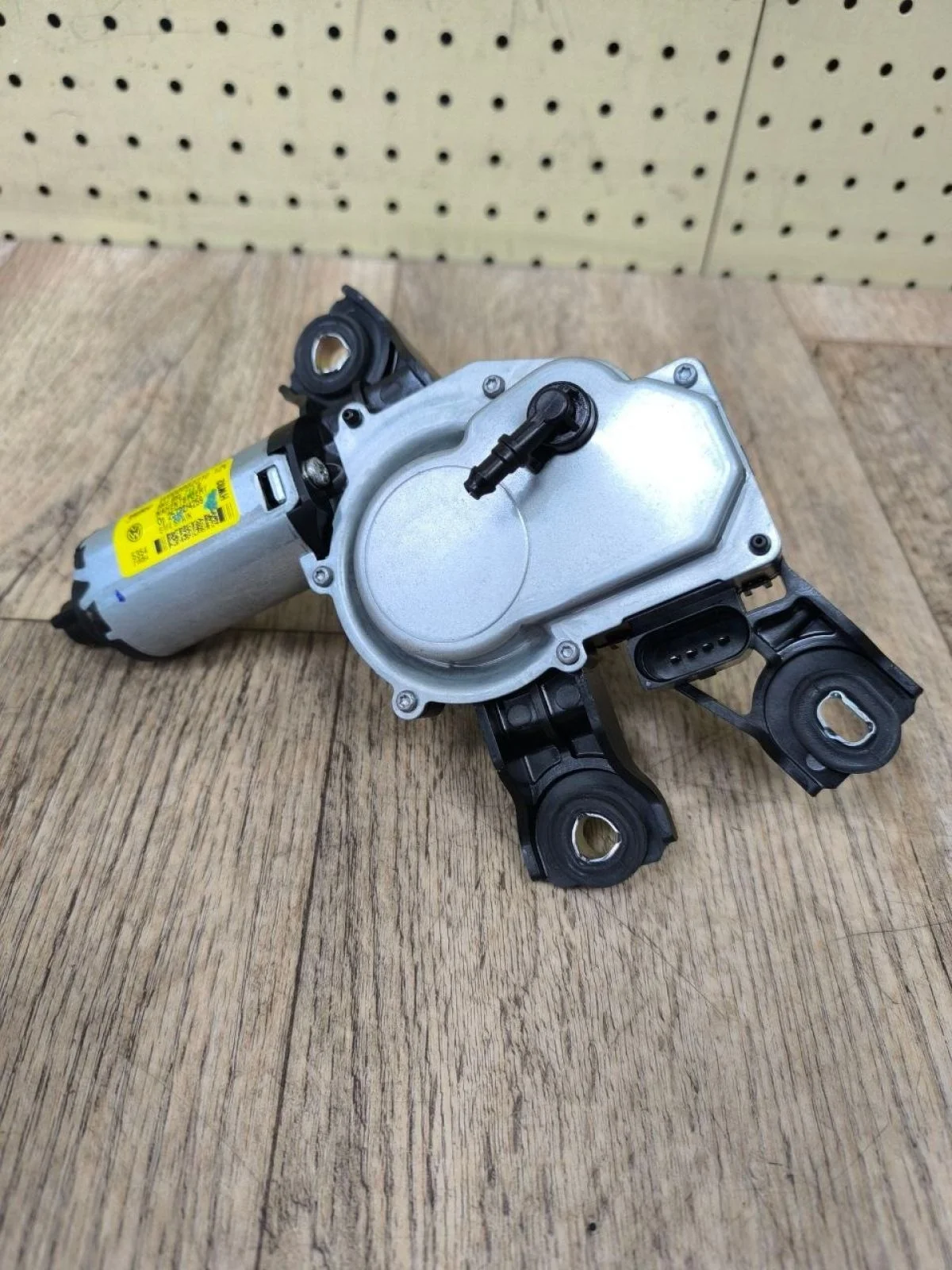 Моторчик стеклоочистителя задний Volkswagen Tiguan I (2007—2011) Tiguan I (2007—2011) 5N, 5N2, 5N1242, NF